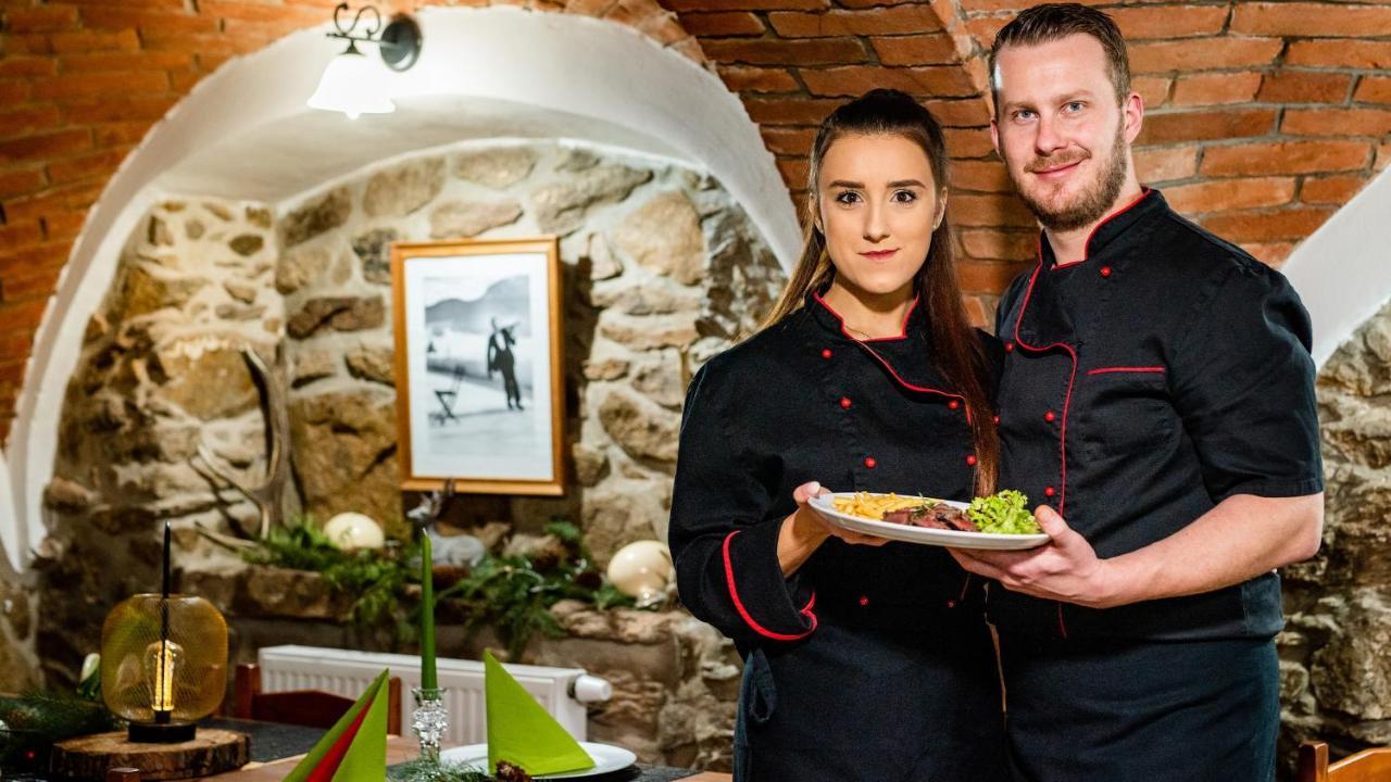 Wellness Penzion-Restaurace U Pstrosa Vsemyslice Extérieur photo